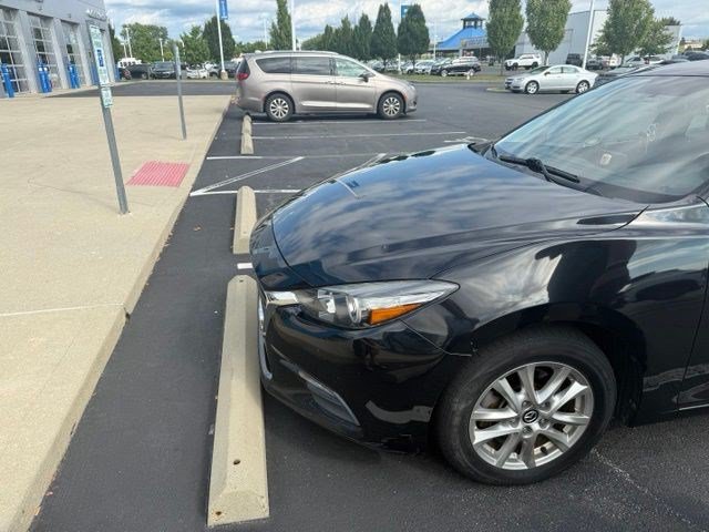 Used 2017 MAZDA MAZDA3 Sport w/ Preferred Equipment Package FWD image 5