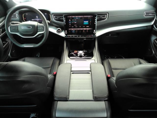 Used 2025 Jeep Wagoneer L Series II AWD/4WD image 2