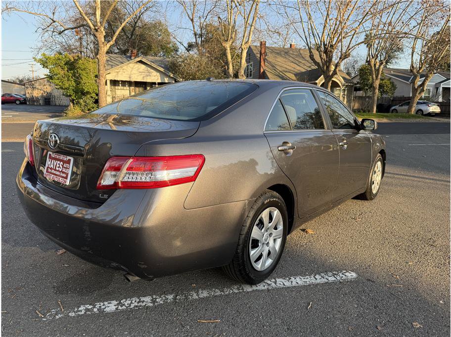 Used 2010 Toyota Camry LE image 7
