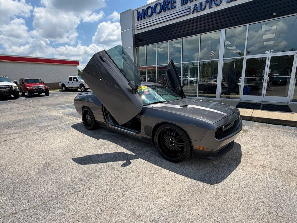 Used 2014 Dodge Challenger SXT RWD image 8