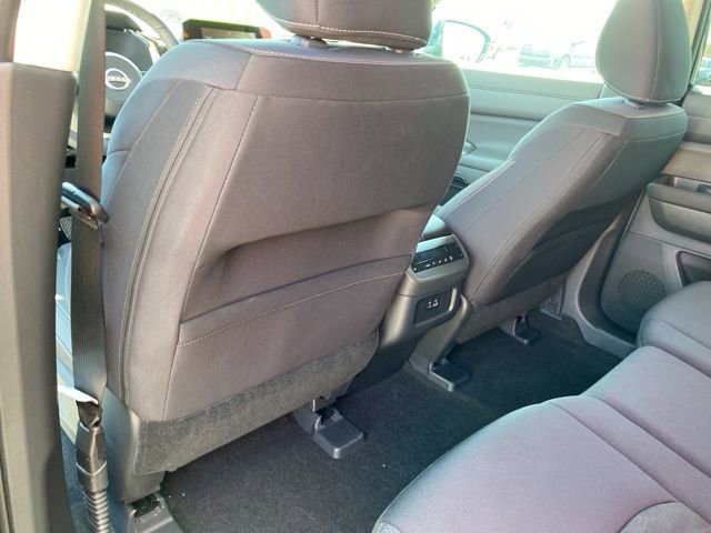 Used 2024 Nissan Pathfinder SV image 30