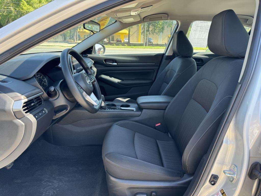 Used 2025 Nissan Altima 2.5 SV FWD image 12