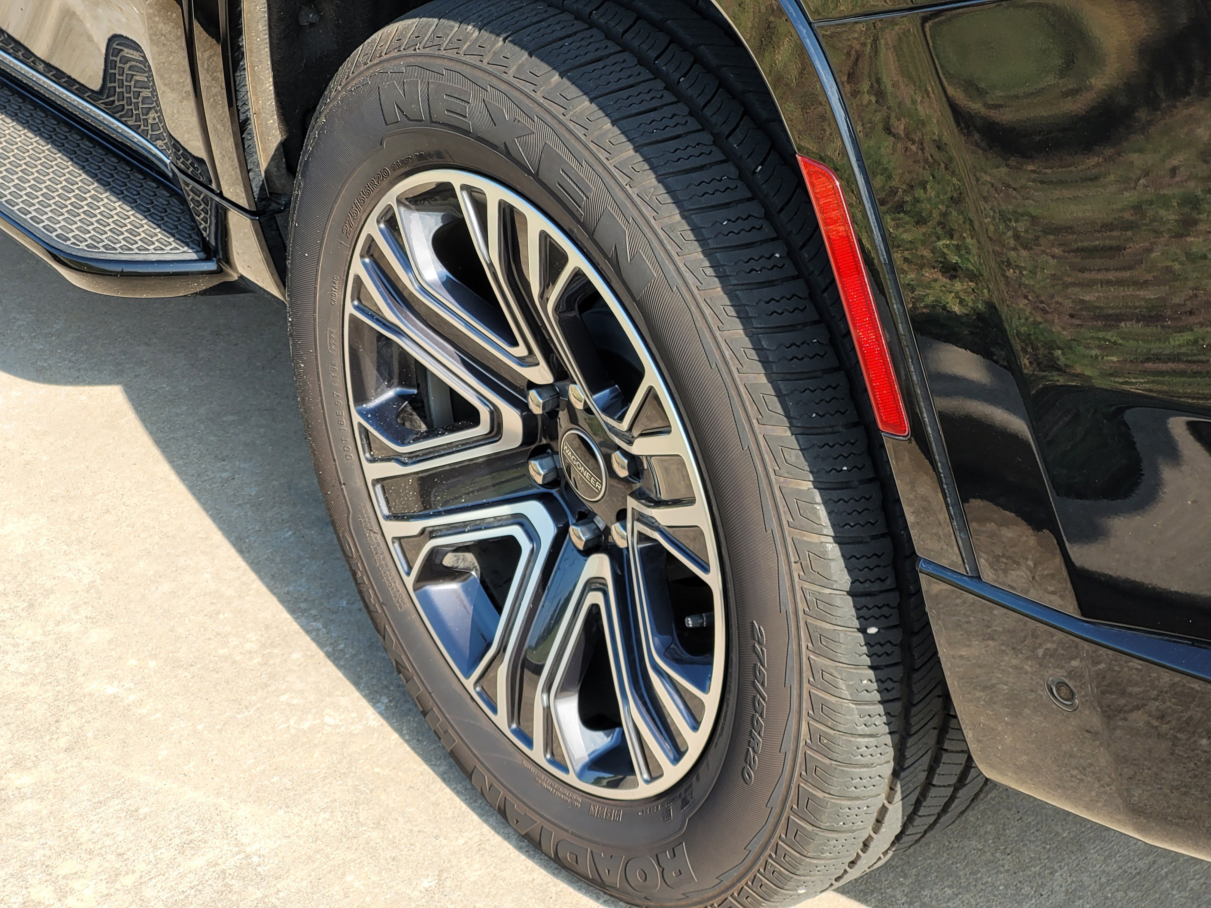 New 2025 Jeep Wagoneer 4WD w/ Convenience Group I image 5