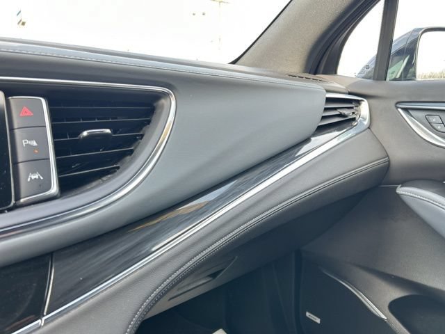 Used 2022 Buick Enclave Premium AWD/4WD image 47