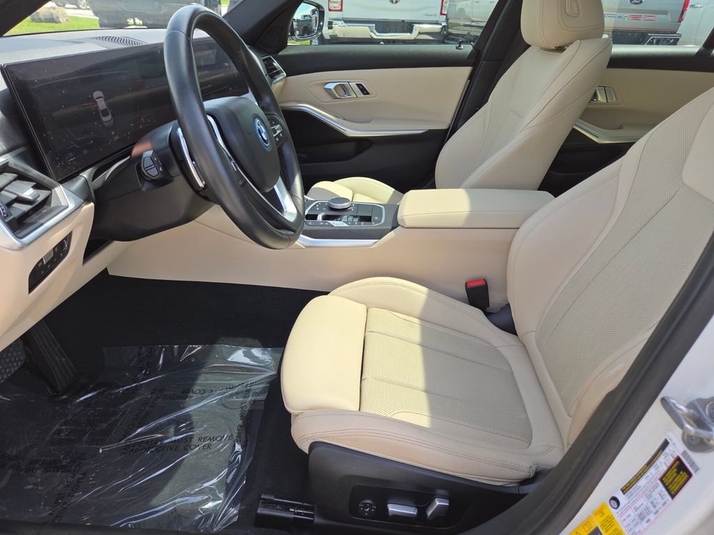 Used 2023 BMW 330e w/ Driving Assistance Package RWD image 27