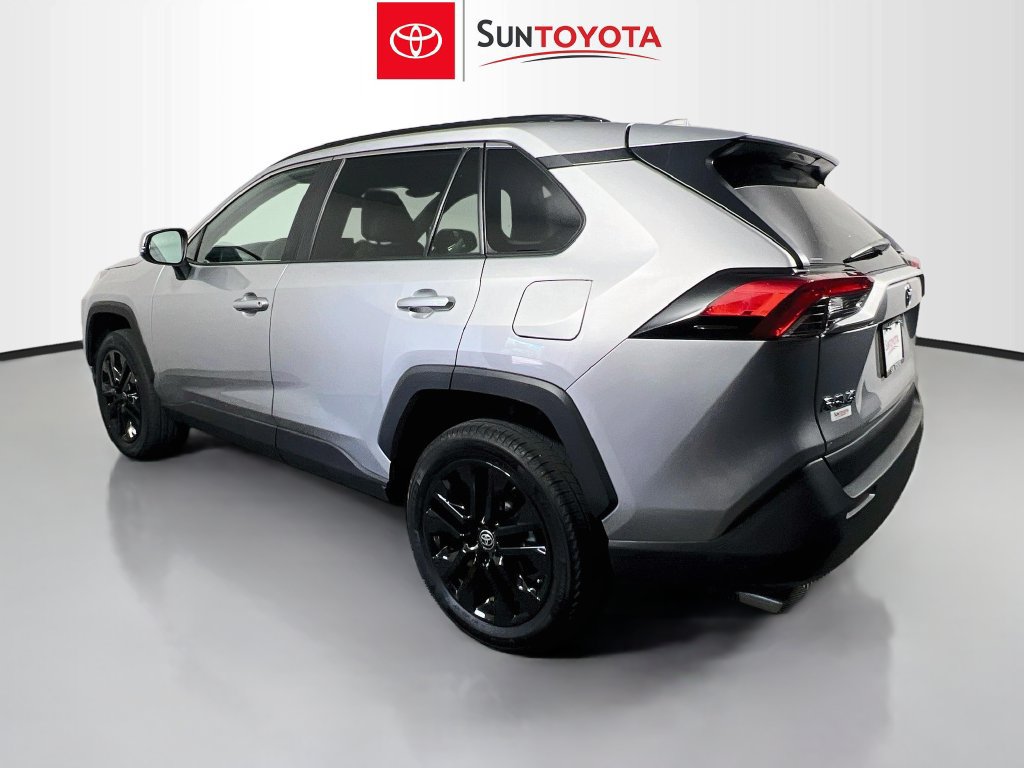 Used 2022 Toyota RAV4 XLE Premium FWD image 5