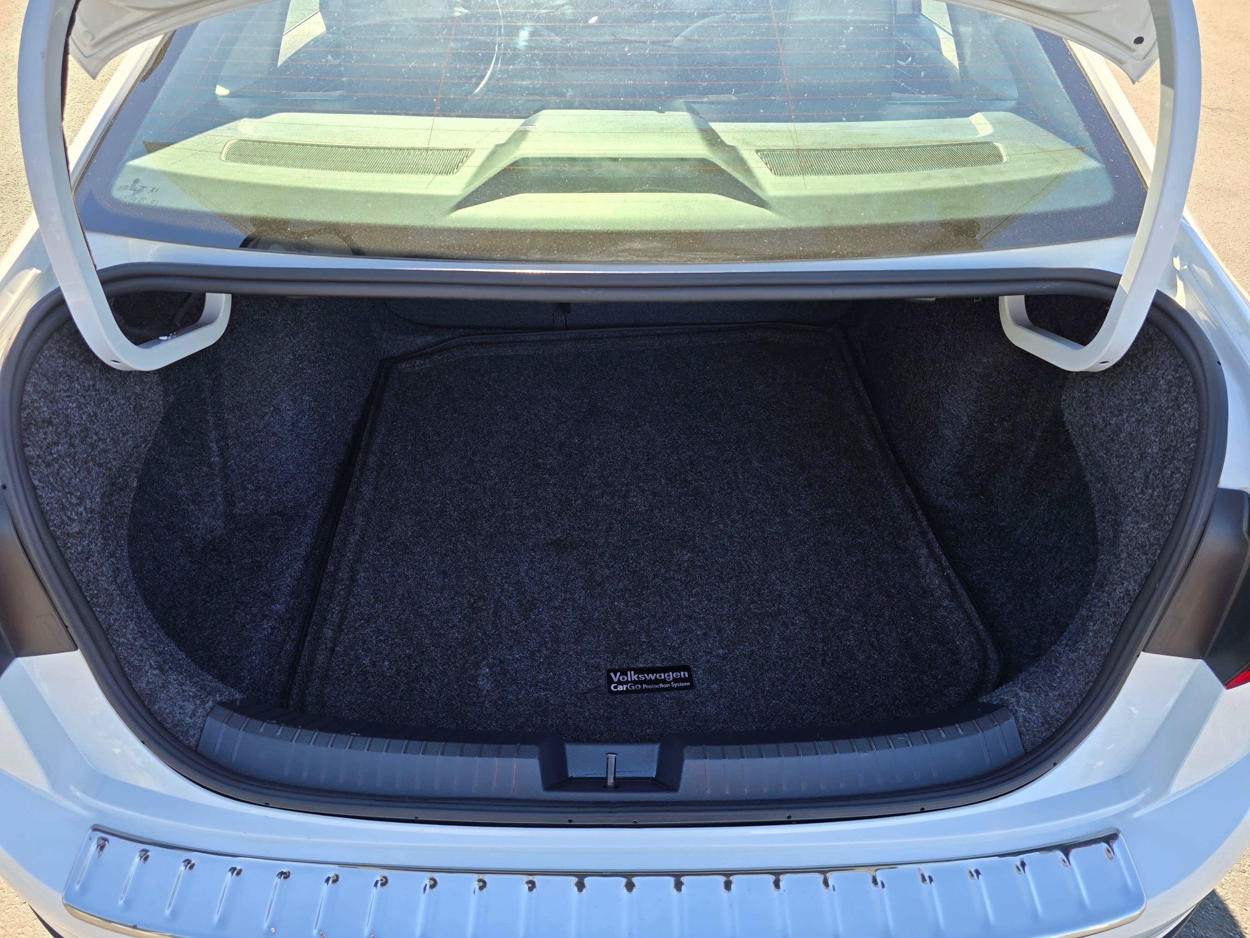 Used 2024 Volkswagen Jetta SE w/ Panoramic Sunroof Package FWD image 13