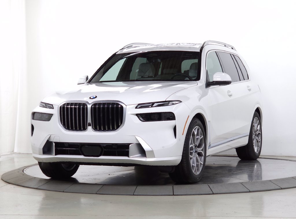Used 2026 BMW X7 xDrive40i w/ Premium Package AWD/4WD image 3