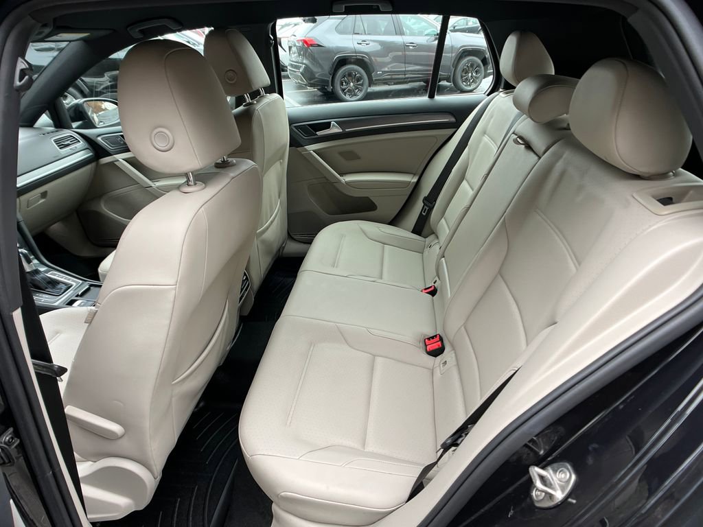 Used 2019 Volkswagen e-Golf SEL Premium image 21