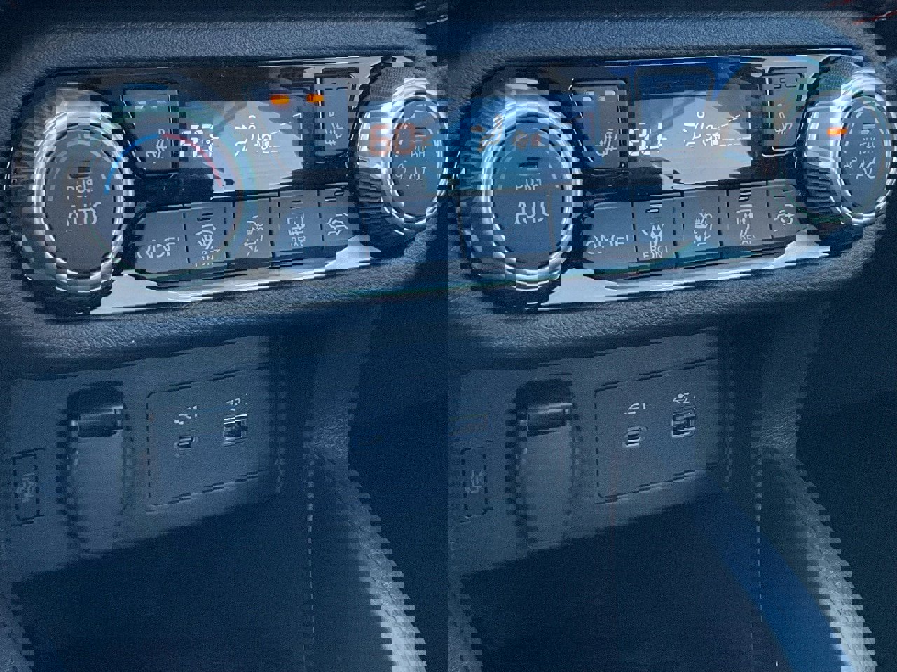 New 2025 Nissan Versa SR w/ Trunk Package image 29