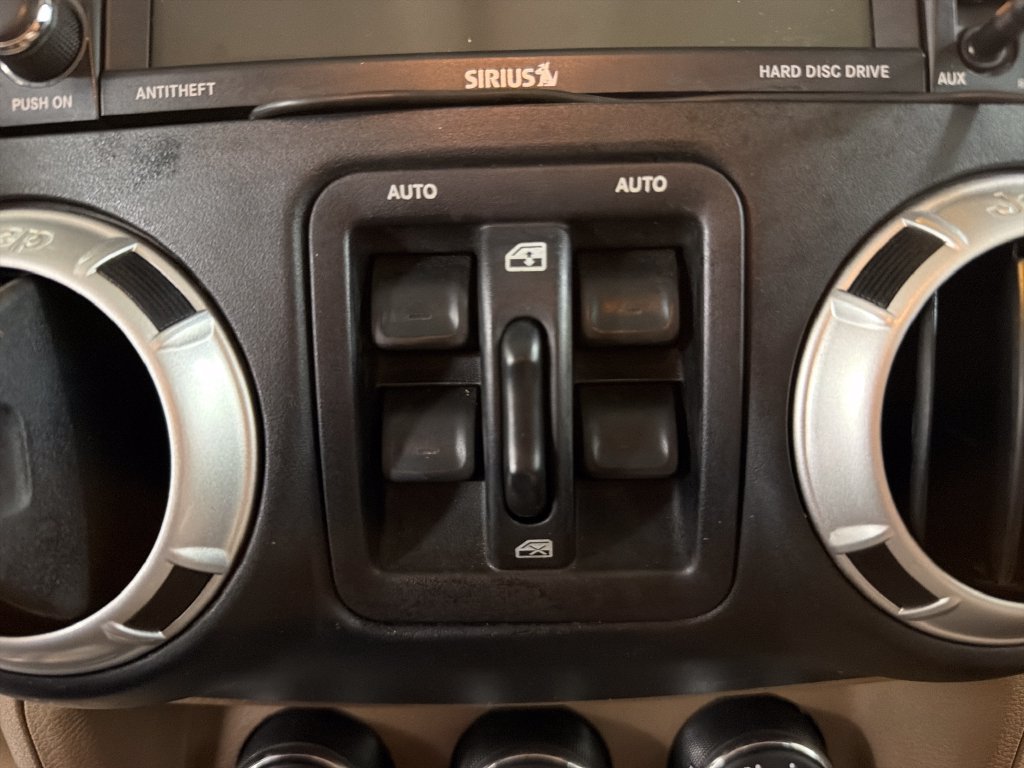 Used 2015 Jeep Wrangler Unlimited Sahara AWD/4WD image 15