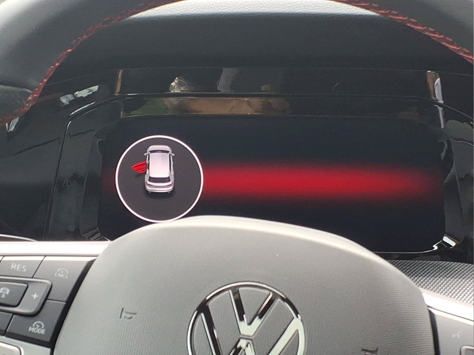 New 2026 Volkswagen GTI SE FWD image 8