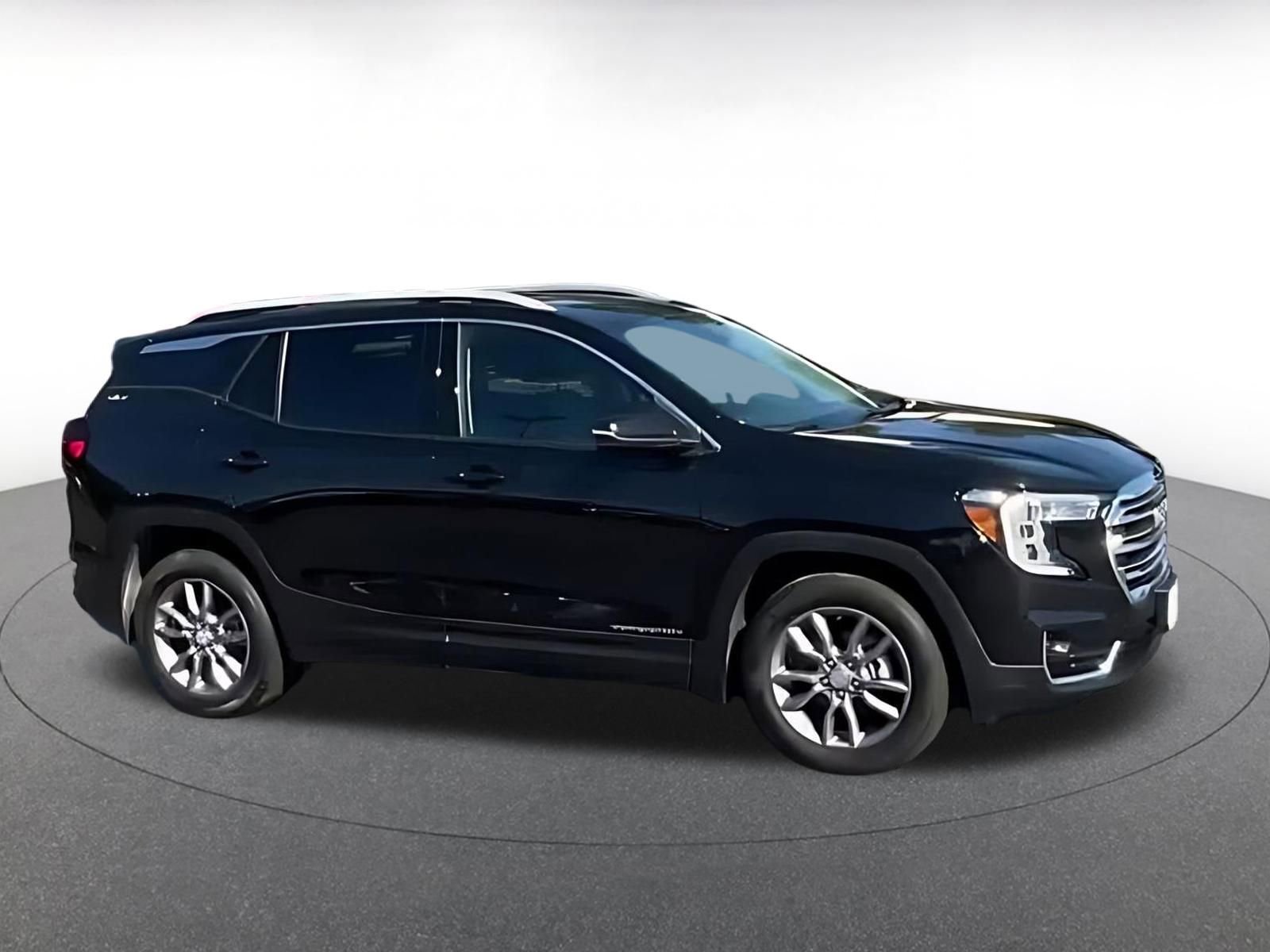 Used 2024 GMC Terrain SLT AWD/4WD image 8
