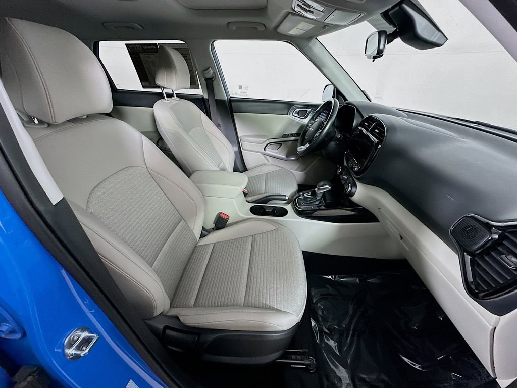 Used 2025 Kia Soul EX image 12