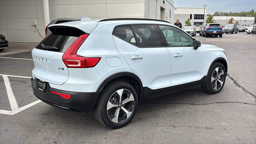Used 2026 Volvo XC40 B5 Plus AWD/4WD image 28