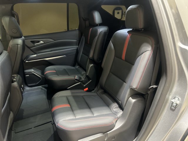 Used 2025 Chevrolet Traverse RS w/ LPO, Roadside Safety Package FWD image 24