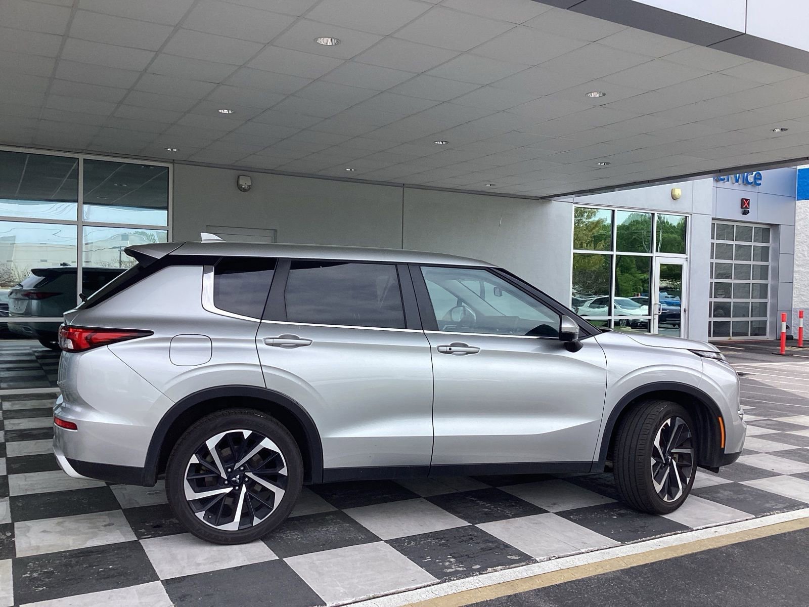 Used 2024 Mitsubishi Outlander SE Black Edition image 5