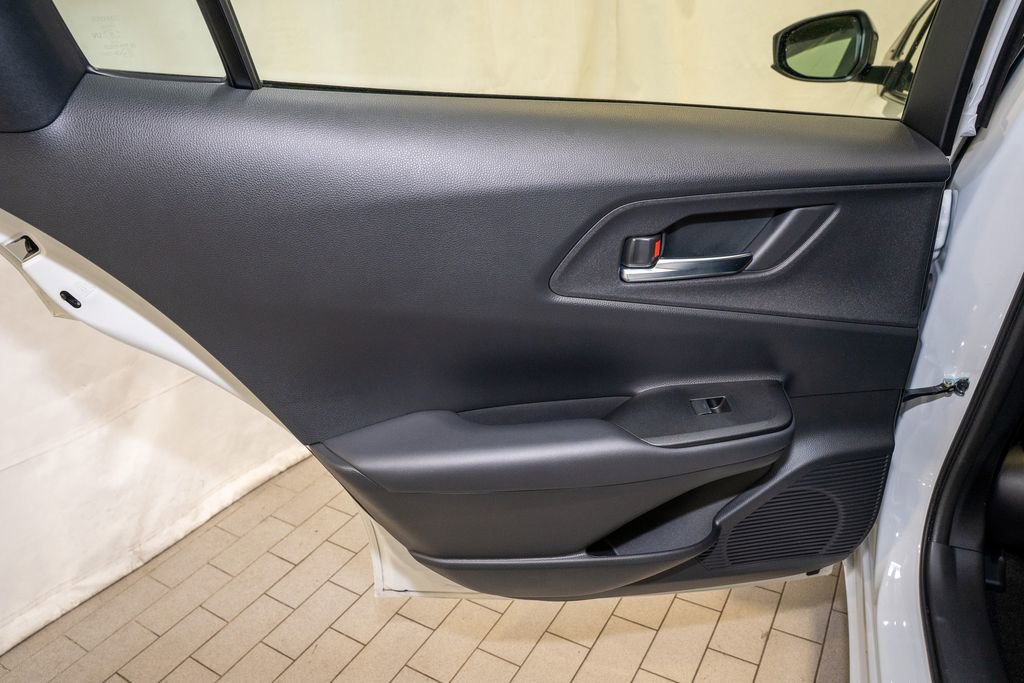 Used 2025 Toyota Prius Plug-In Hybrid image 9