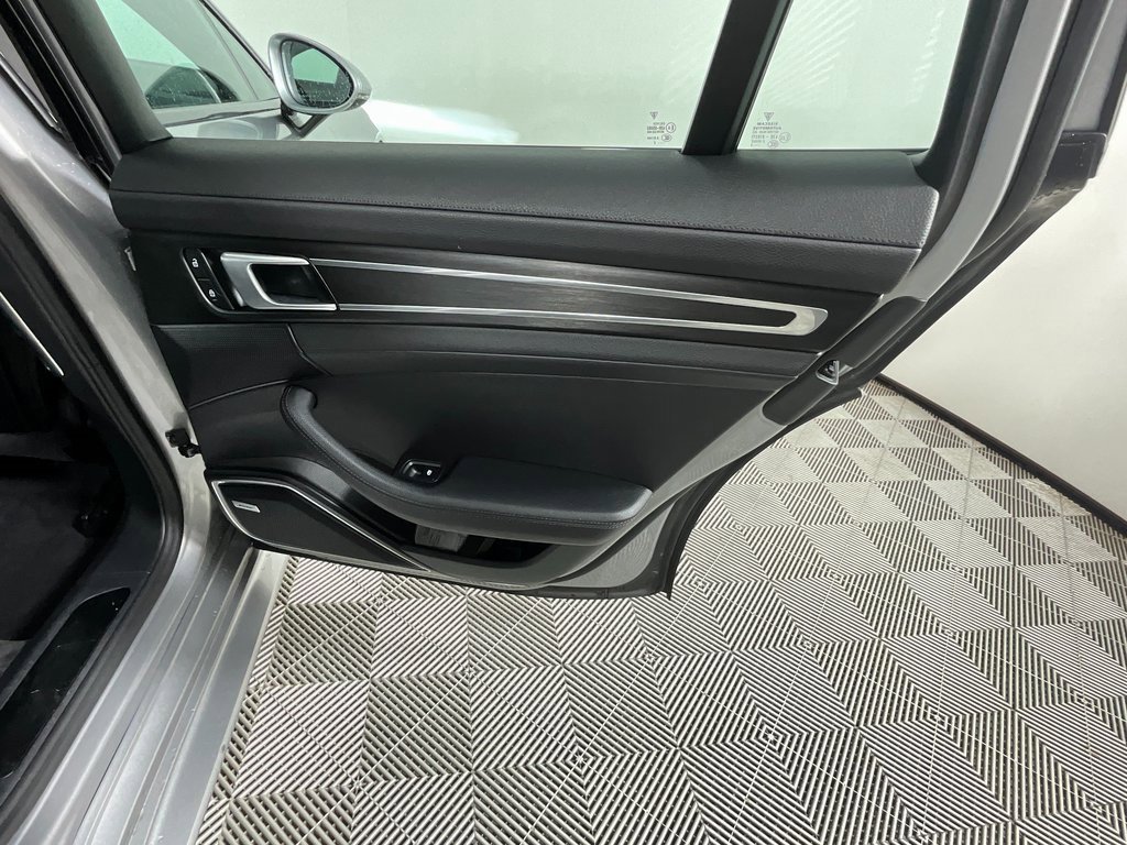 Used 2022 Porsche Panamera Platinum Edition image 25