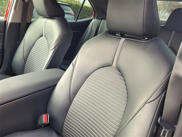 Used 2024 Toyota Camry SE image 11