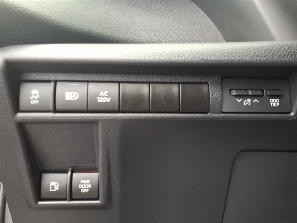 Certified 2025 Toyota Sienna XLE Woodland Edition image 26