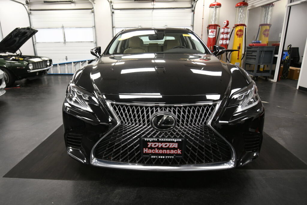 Used 2019 Lexus LS 500 AWD w/ Accessory Package (Z2) image 2