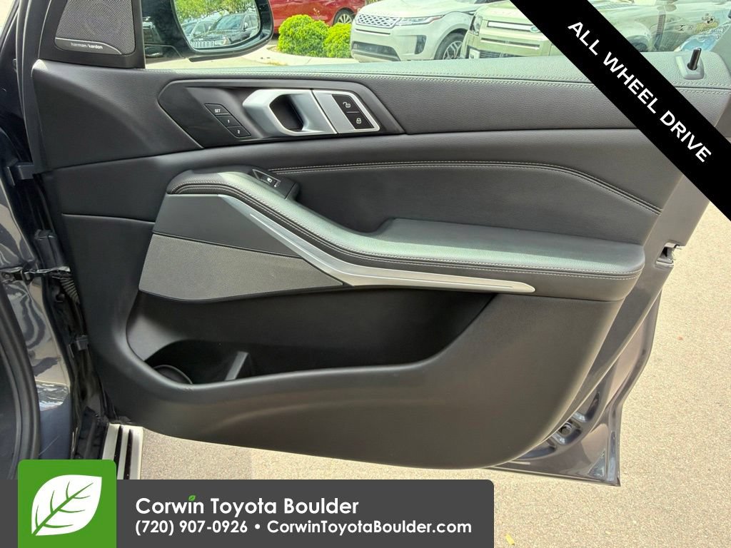 Used 2019 BMW X5 xDrive50i w/ Parking Assistance Package AWD/4WD image 10