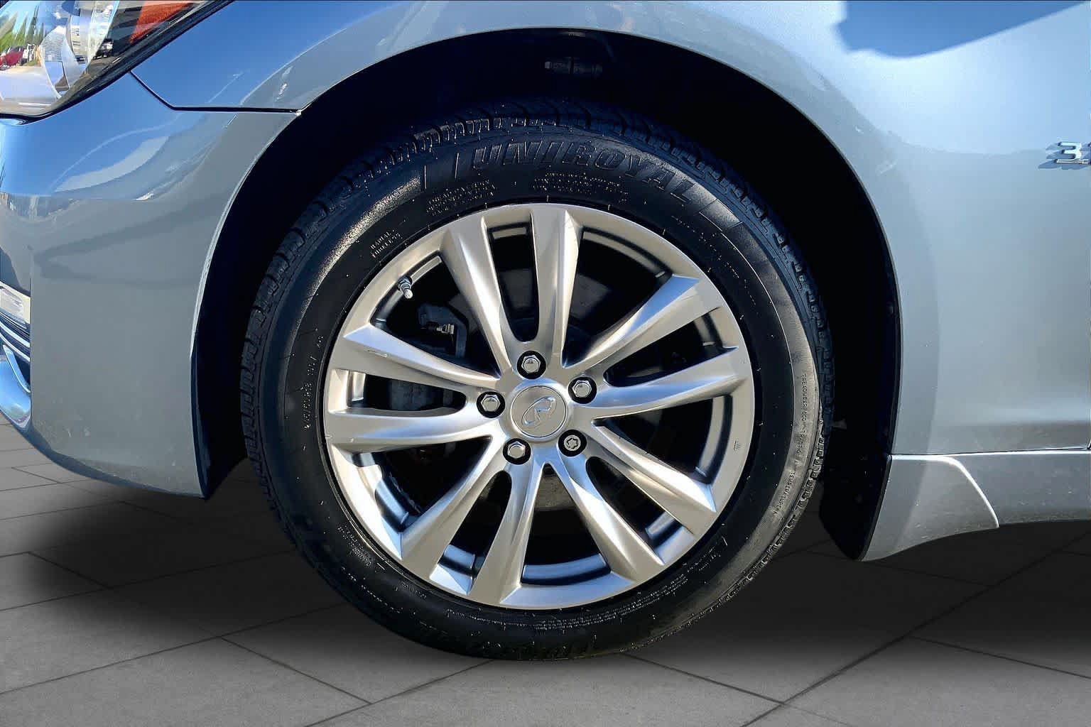 Used 2016 INFINITI Q70 3.7 AWD/4WD image 11