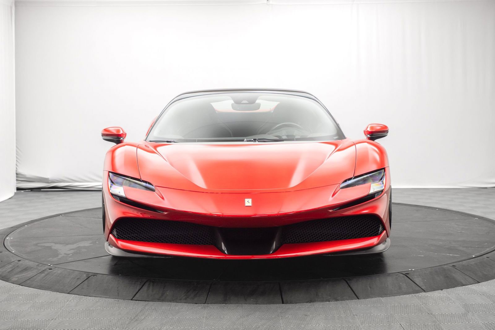 Used 2022 Ferrari SF90 Spider image 18
