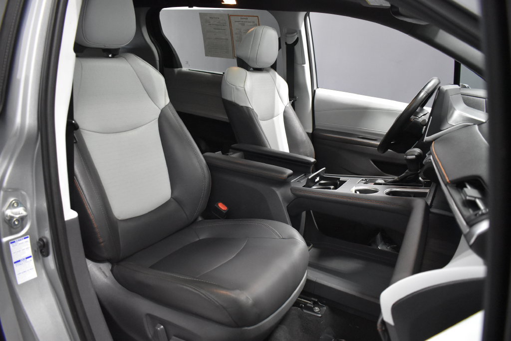 Used 2021 Toyota Sienna XSE AWD/4WD image 14