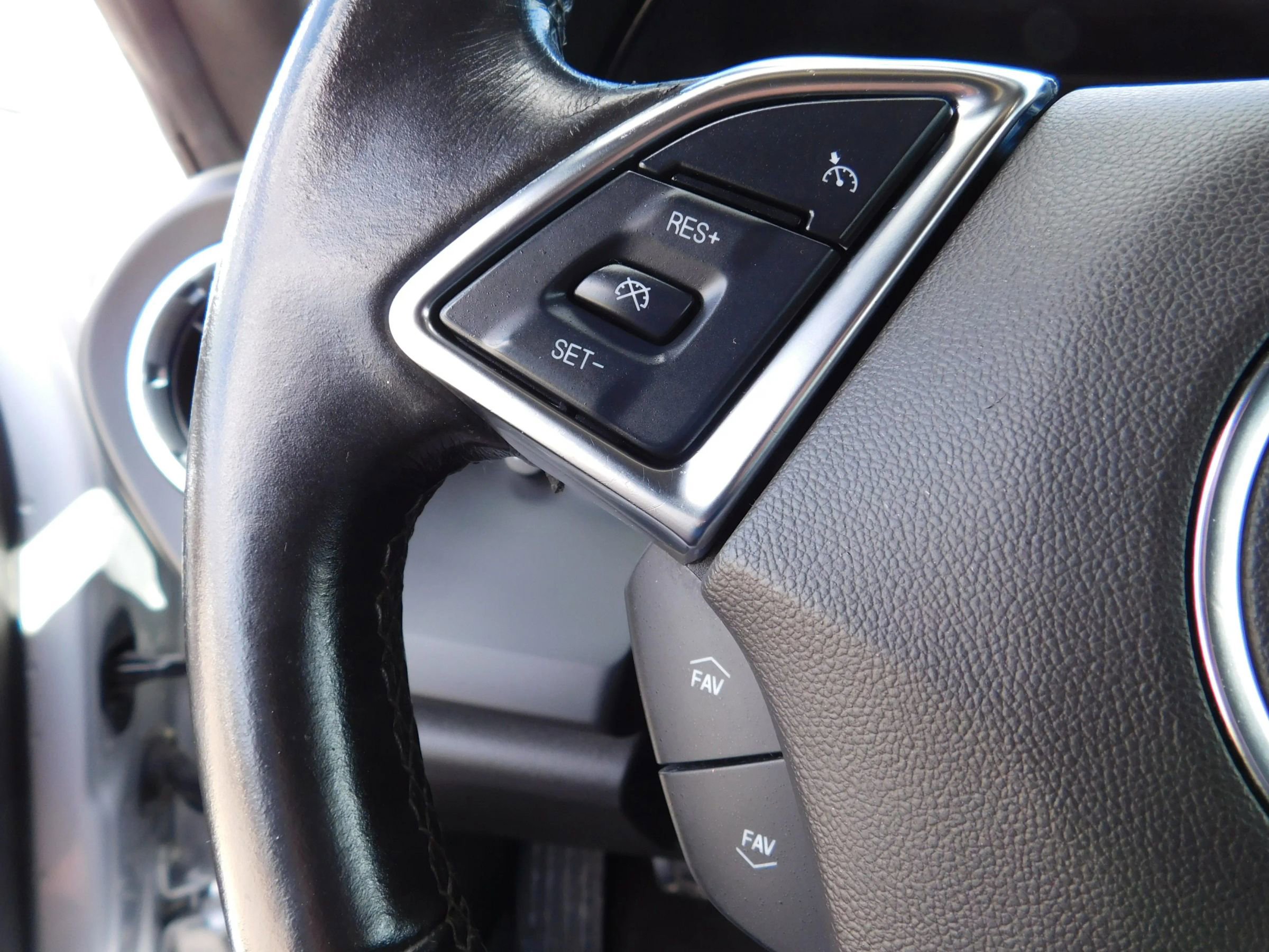 Used 2018 Chevrolet Camaro LS RWD image 18
