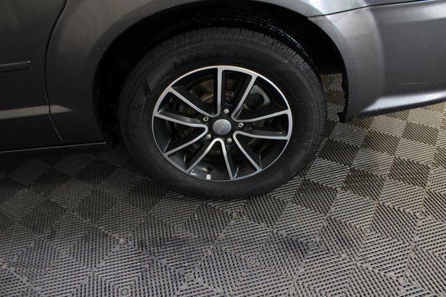 Used 2016 Dodge Grand Caravan SXT image 21