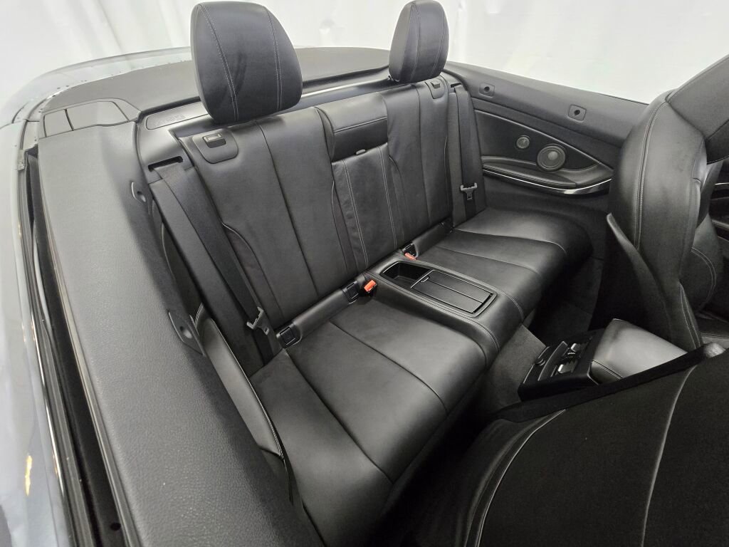 Used 2015 BMW M4 Convertible image 18