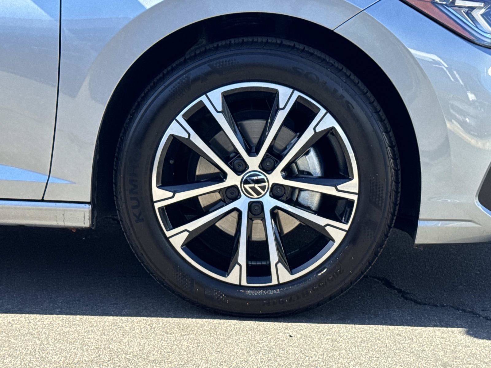 Certified 2025 Volkswagen Jetta Sport FWD image 33