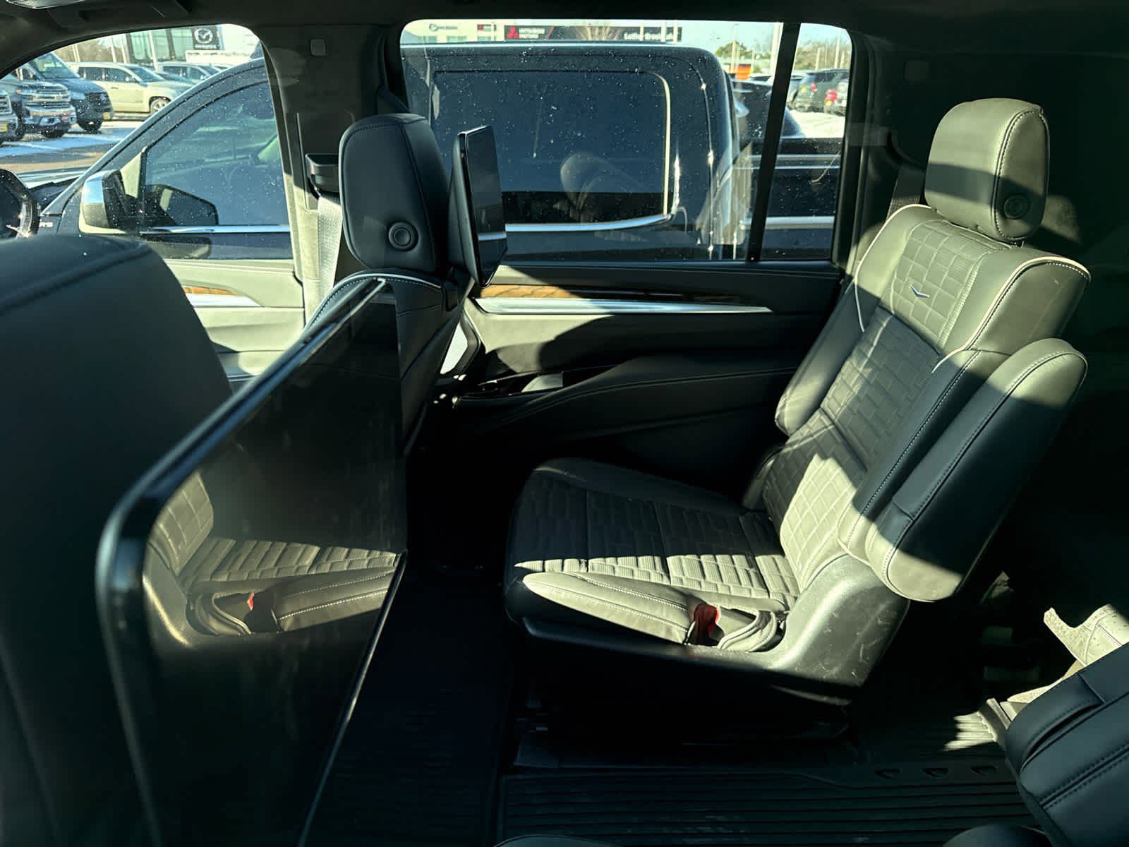 Used 2026 Cadillac Escalade ESV Platinum Sport w/ LPO, ONYX Package image 5