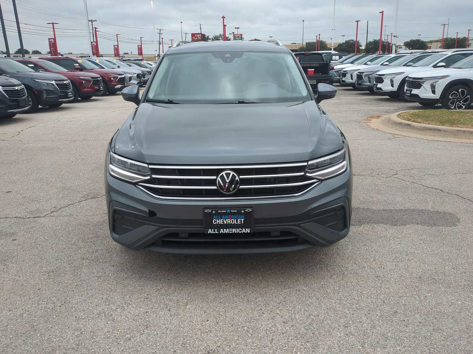 Used 2024 Volkswagen Tiguan SE image 3