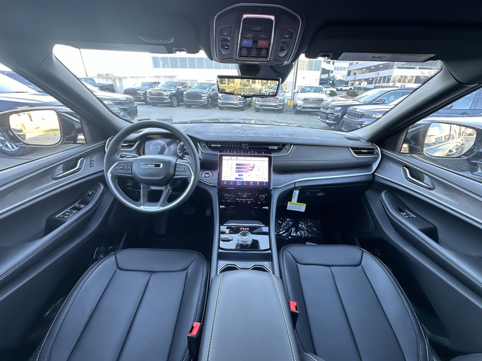 New 2025 Jeep Grand Cherokee Limited w/ Luxury Tech Group II image 23