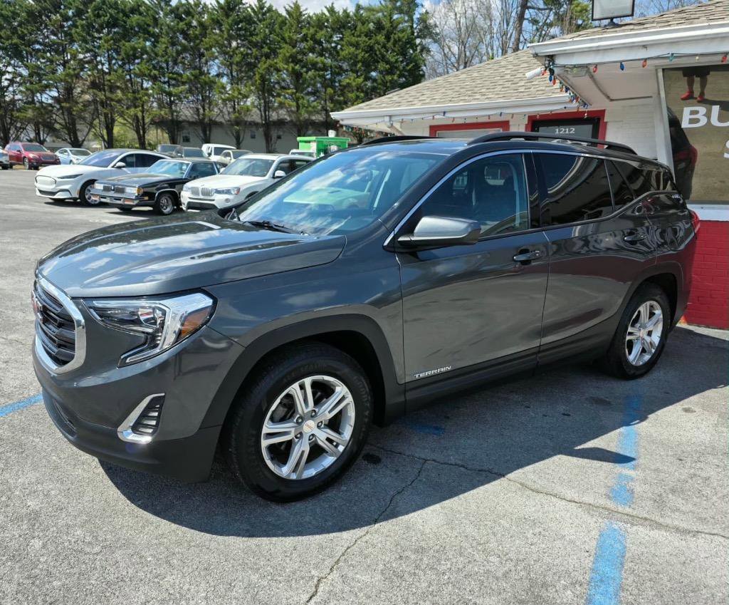Used 2020 GMC Terrain SLE w/ Driver Convenience Package image 3