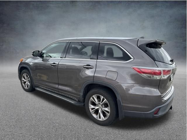 Used 2015 Toyota Highlander XLE FWD image 3