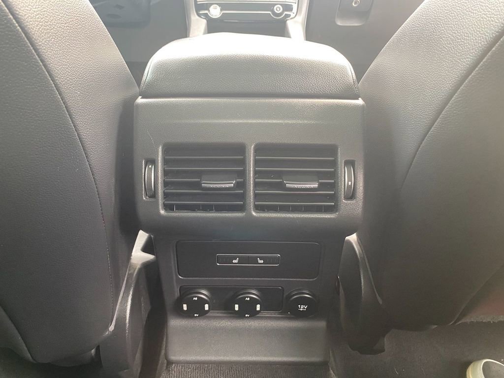 Used 2020 Jaguar F-PACE Premium image 28