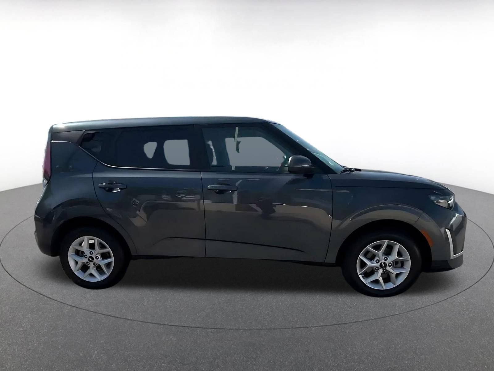 Used 2025 Kia Soul LX w/ LX Technology Package FWD image 15