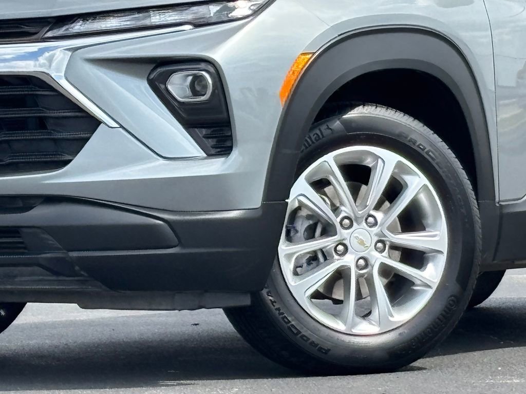 Used 2025 Chevrolet TrailBlazer LS image 2