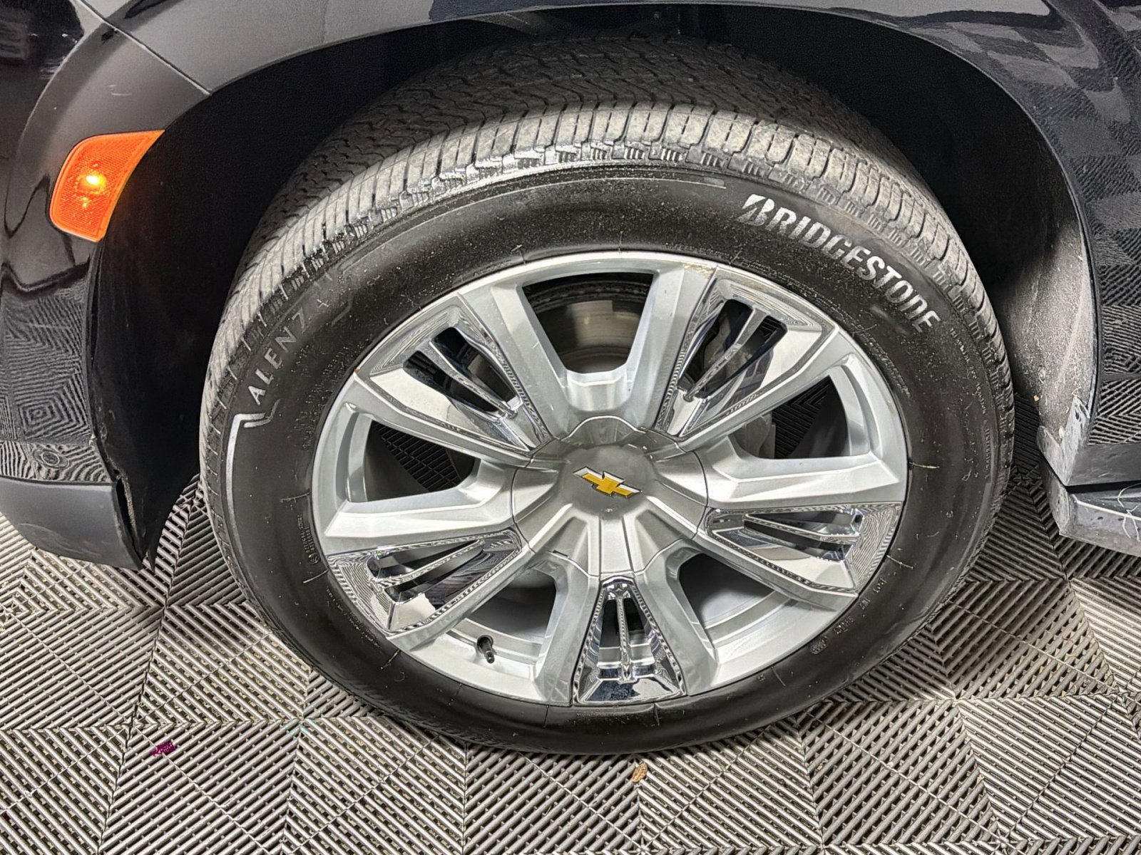 Used 2023 Chevrolet Suburban High Country w/ Advanced Technology Package image 12