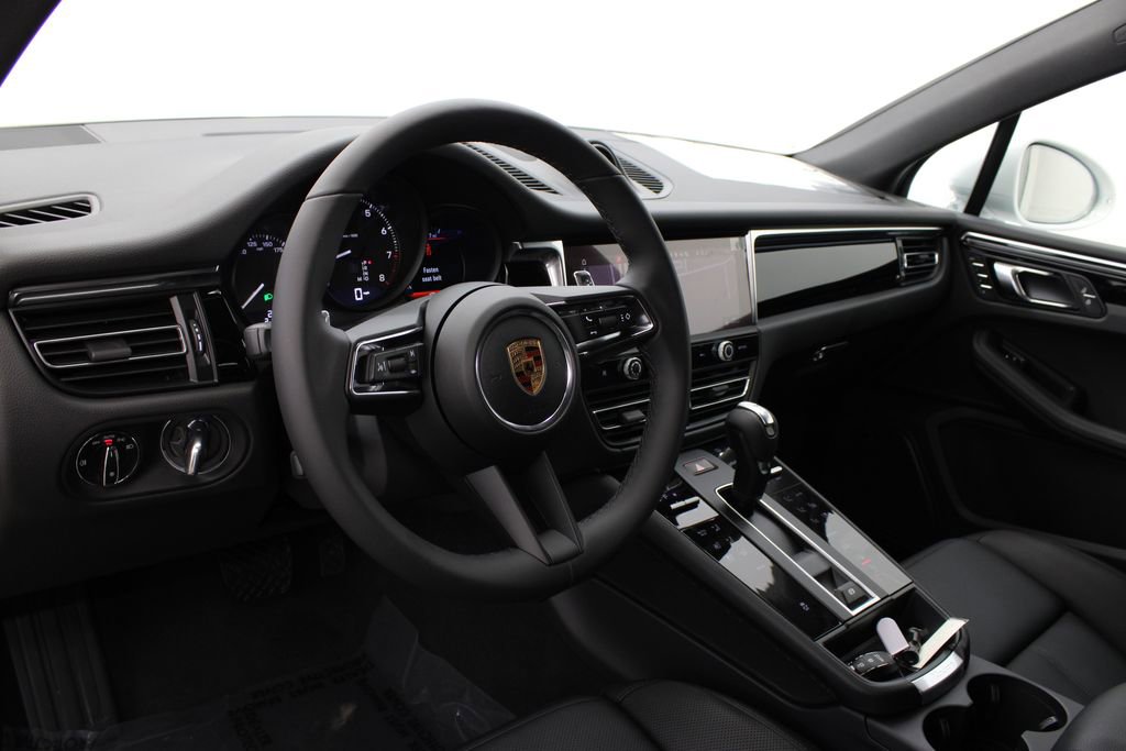 New 2026 Porsche Macan image 4