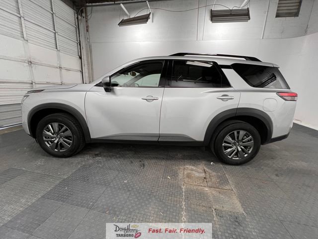 Used 2025 Nissan Pathfinder SV FWD image 6
