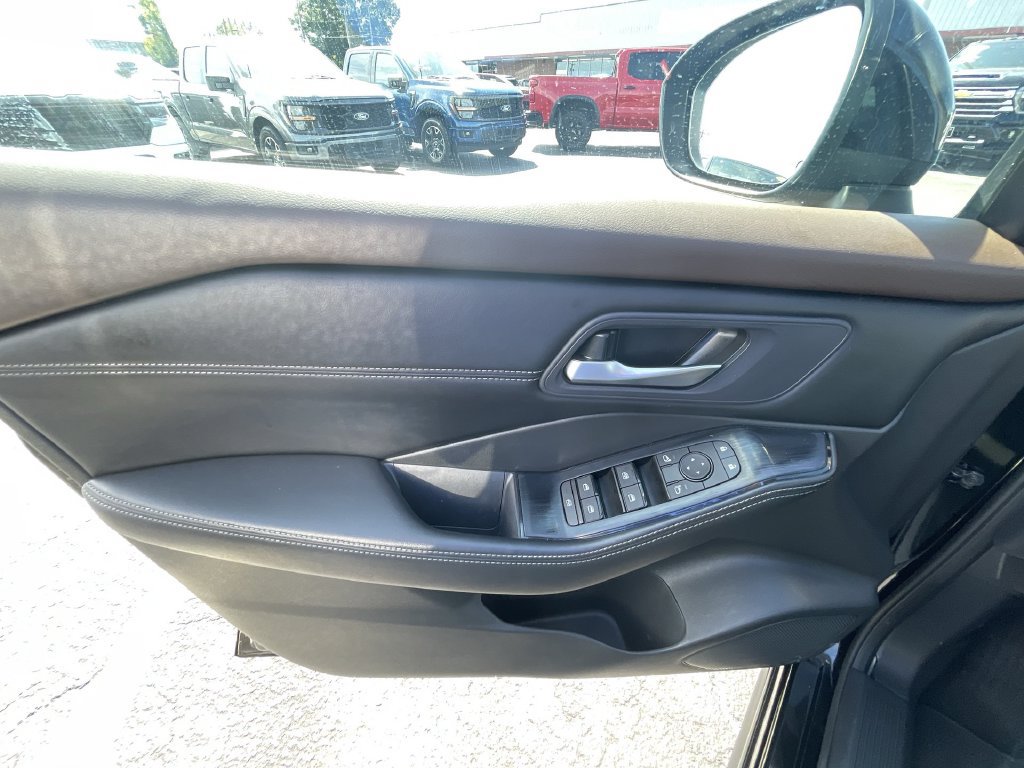 Used 2023 Nissan Rogue SV w/ SV Premium B Package FWD image 23