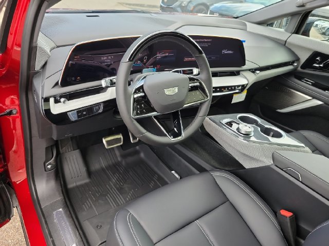 New 2027 Cadillac Optiq Luxury w/ LPO, Floor Liner Package AWD/4WD image 24