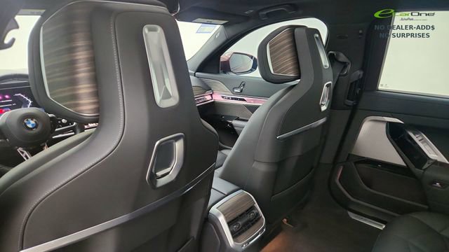 Used 2025 BMW 740i xDrive AWD/4WD image 32