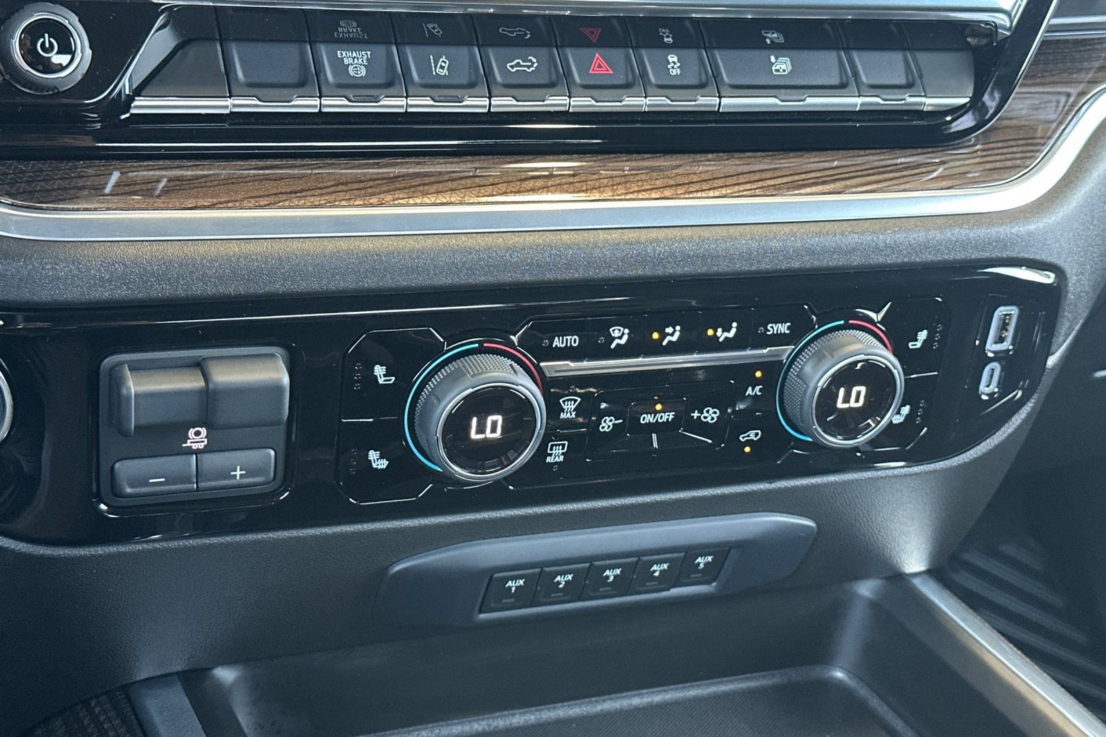 Used 2025 Chevrolet Silverado 2500 LT w/ Convenience Package image 19