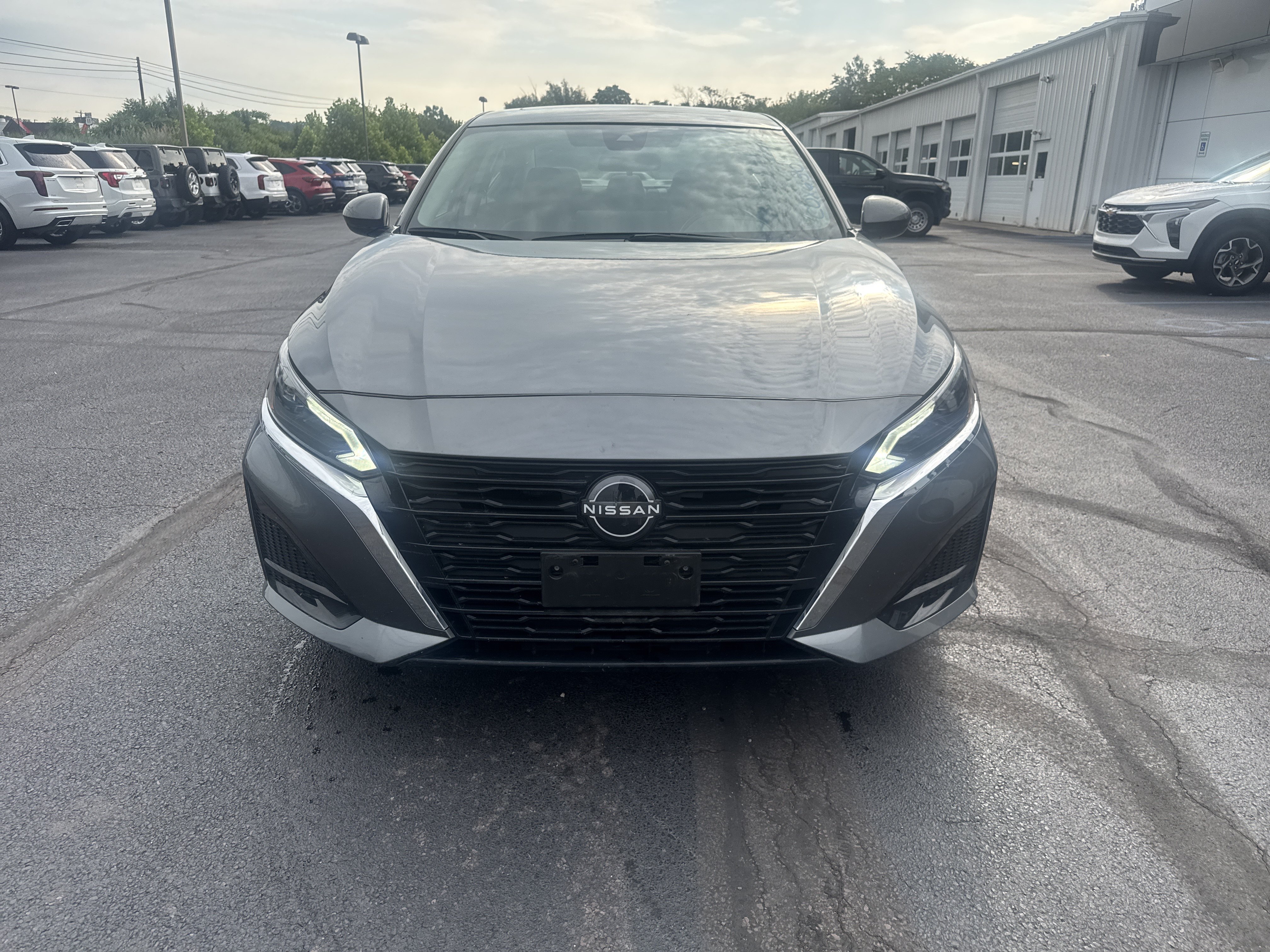 Used 2023 Nissan Altima 2.5 SV w/ SV Premium Package AWD/4WD image 9